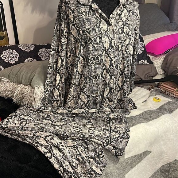 Nicole miller intimates button up sleepwear set pj pajama’s snakeskin tan black - Picture 3 of 6